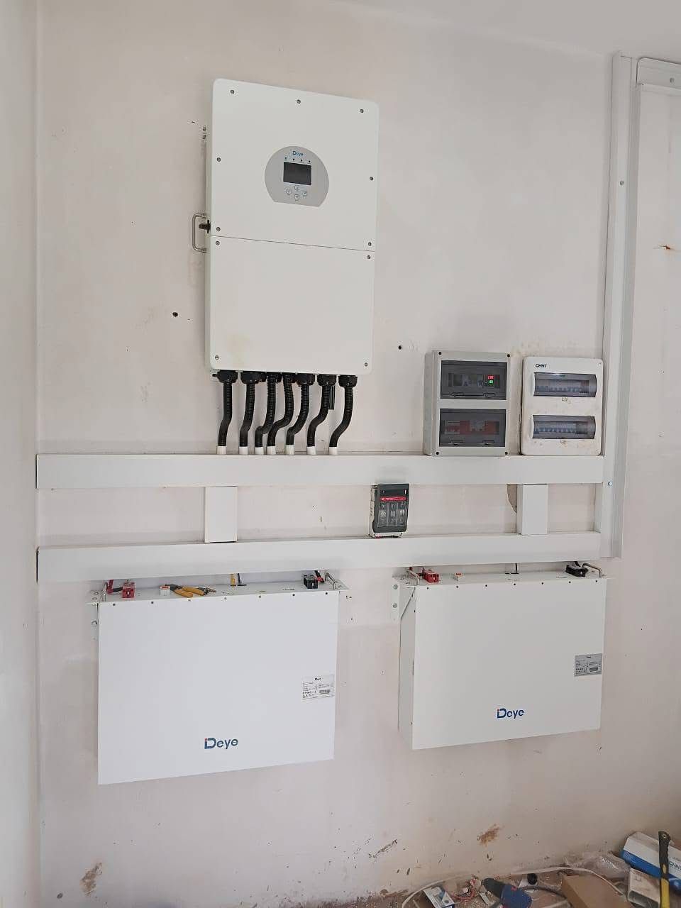 Deye inverter with dual battery packs